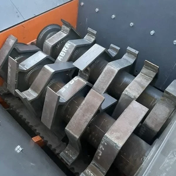 Close-up view of KOMPLET KROKODILE shredder shafts featuring durable Hardox 500 knife blocks for material processing.