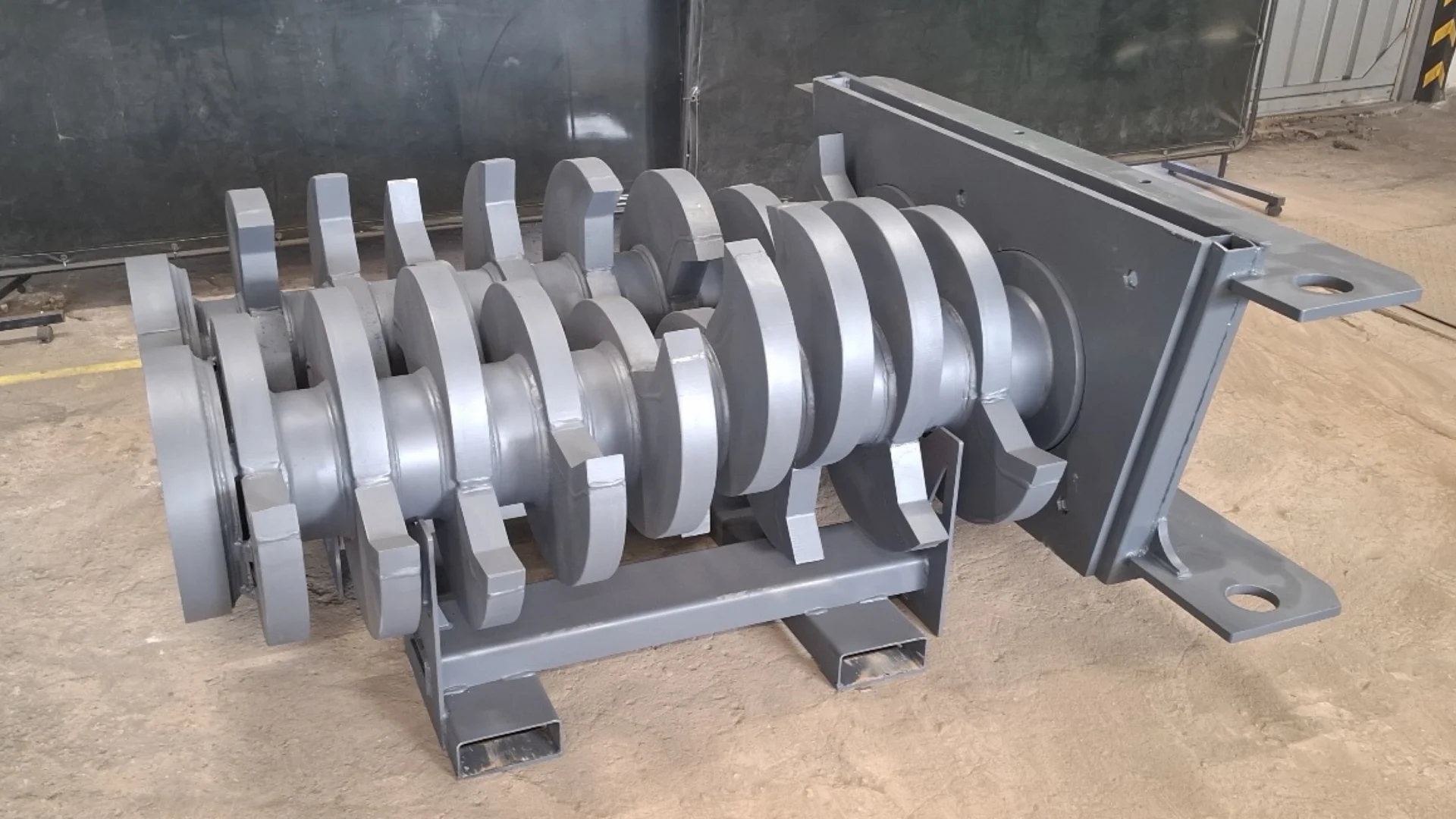 Detailed view of a single Arjes Impaktor shredder shaft, emphasizing the solid full rod design and individual Hardox 500 knife blocks, ready for installation.