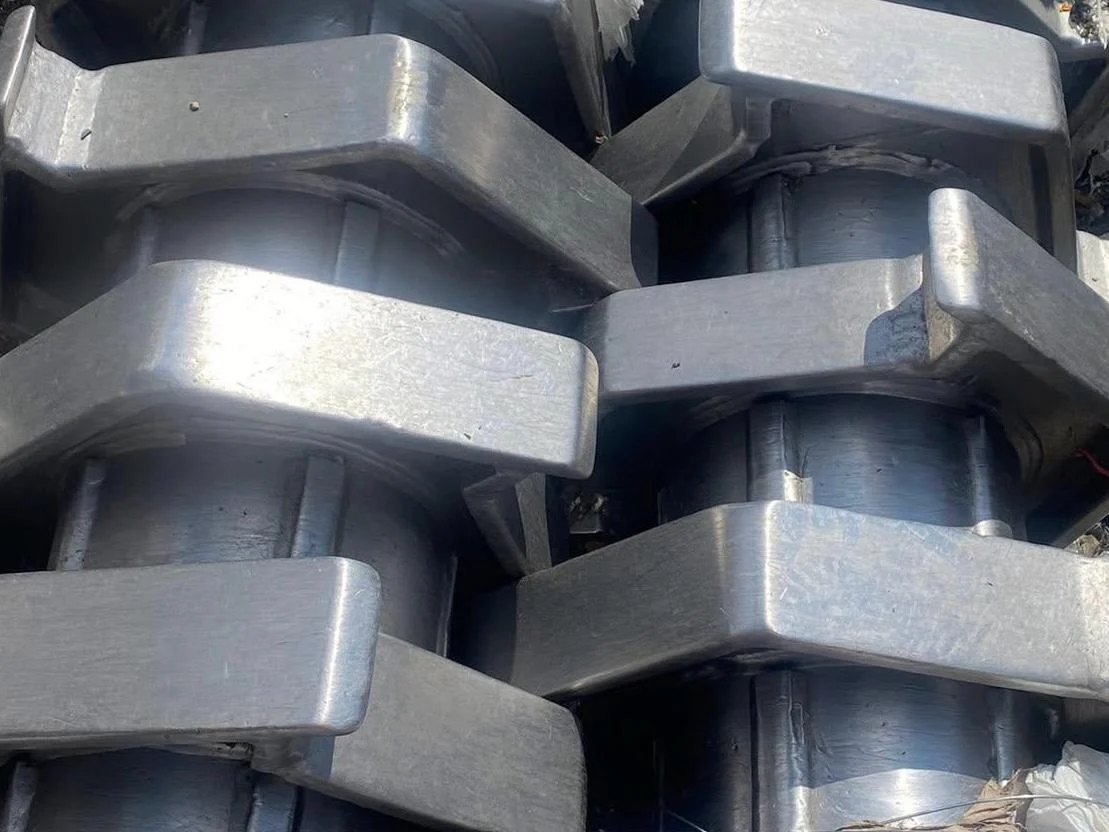 A newly manufactured grey paddle shaft assembly for Arjes Titan 900-950 shredders, securely strapped on a wooden pallet in an industrial warehouse setting.