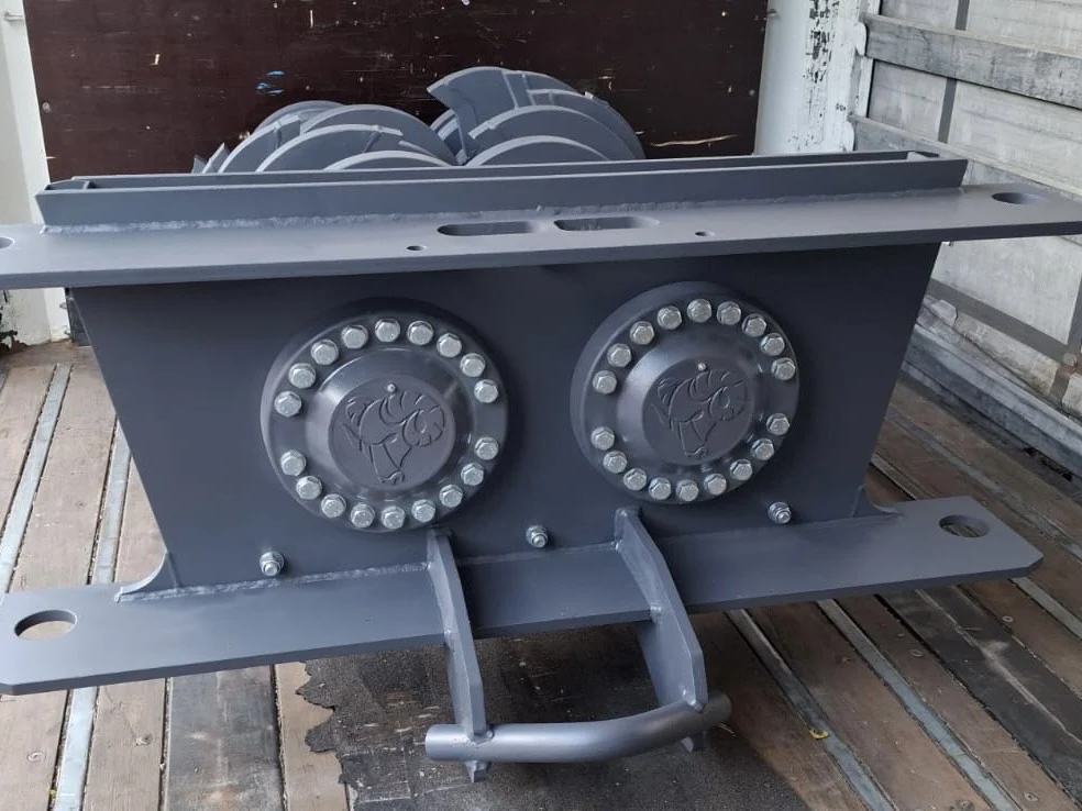 Robust housing and mounting points for TEREX CAIMAN 150 shredder shafts