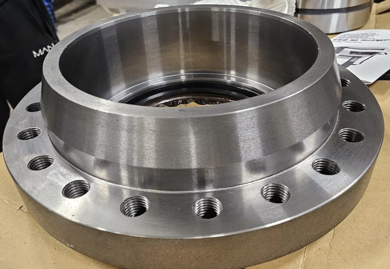 Close-up of a new, robust cast iron bearing housing for ARJES Impaktor 250 and Compaktor 300 shredders, showing threaded bolt holes and a smooth metallic finish, ready for installation.